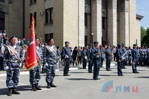 Глава ЛНР поздравил сотрудников МВД Республики с Днем Победы и вручил краповые береты Глава ЛНР поздравил сотрудников МВД Республики с Днем Победы и вручил краповые береты
