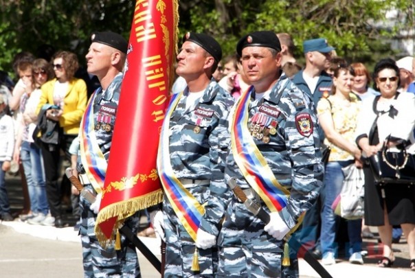Глава ЛНР поздравил сотрудников МВД Республики с Днем Победы и вручил краповые береты Глава ЛНР поздравил сотрудников МВД Республики с Днем Победы и вручил краповые береты