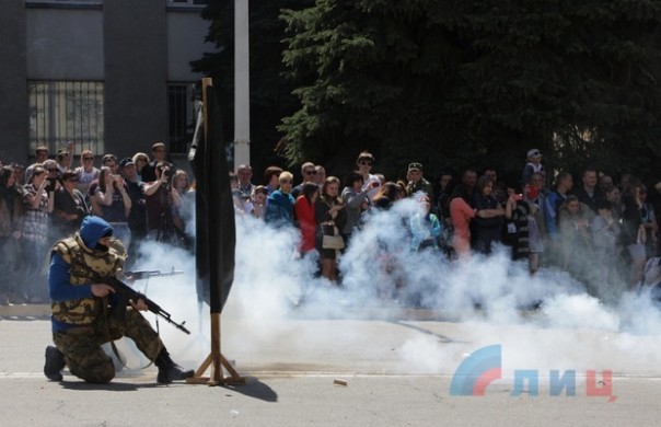 Глава ЛНР поздравил сотрудников МВД Республики с Днем Победы и вручил краповые береты Глава ЛНР поздравил сотрудников МВД Республики с Днем Победы и вручил краповые береты