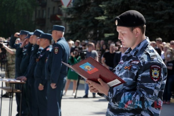 Глава ЛНР поздравил сотрудников МВД Республики с Днем Победы и вручил краповые береты Глава ЛНР поздравил сотрудников МВД Республики с Днем Победы и вручил краповые береты