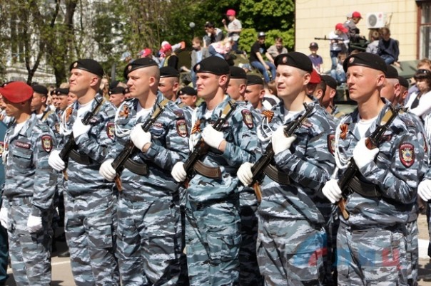 Глава ЛНР поздравил сотрудников МВД Республики с Днем Победы и вручил краповые береты Глава ЛНР поздравил сотрудников МВД Республики с Днем Победы и вручил краповые береты