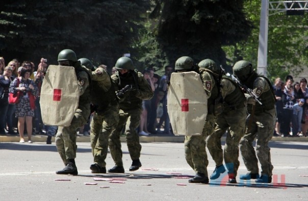 Глава ЛНР поздравил сотрудников МВД Республики с Днем Победы и вручил краповые береты Глава ЛНР поздравил сотрудников МВД Республики с Днем Победы и вручил краповые береты