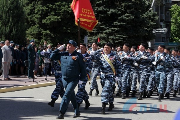 Глава ЛНР поздравил сотрудников МВД Республики с Днем Победы и вручил краповые береты Глава ЛНР поздравил сотрудников МВД Республики с Днем Победы и вручил краповые береты