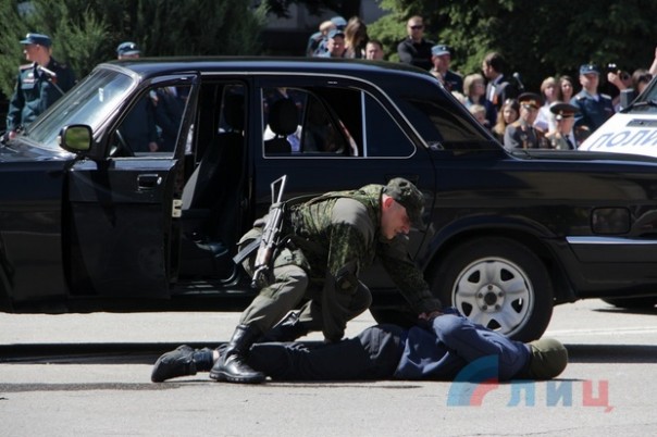 Глава ЛНР поздравил сотрудников МВД Республики с Днем Победы и вручил краповые береты Глава ЛНР поздравил сотрудников МВД Республики с Днем Победы и вручил краповые береты