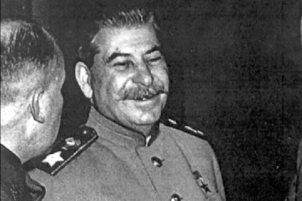 Сталин вышел на первое место в списке самых великих людей человечества 