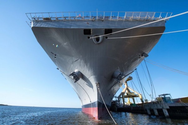 Спущен на воду новый американский универсальный десантный корабль Tripoli