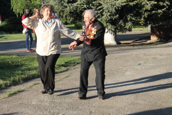 Сводка от НМ ЛНР 7 мая 2017. Отличившиеся бойцы Комендантского полка ЛНР получили медали и повышение по службе Сводка от НМ ЛНР 7 мая 2017. Отличившиеся бойцы Комендантского полка ЛНР получили медали и повышение по службе