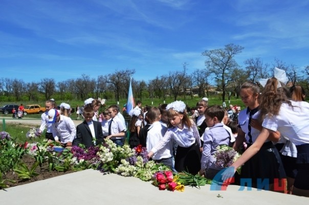 Сводка от НМ ЛНР 7 мая 2017. Отличившиеся бойцы Комендантского полка ЛНР получили медали и повышение по службе Сводка от НМ ЛНР 7 мая 2017. Отличившиеся бойцы Комендантского полка ЛНР получили медали и повышение по службе