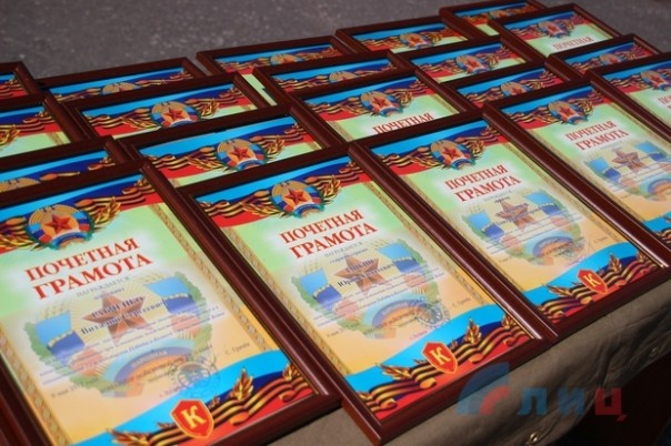 Сводка от НМ ЛНР 7 мая 2017. Отличившиеся бойцы Комендантского полка ЛНР получили медали и повышение по службе Сводка от НМ ЛНР 7 мая 2017. Отличившиеся бойцы Комендантского полка ЛНР получили медали и повышение по службе