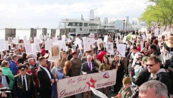 "Бессмертный полк" марширует по планете