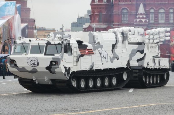 Парад Победы-2017: «Панцири» и «Торы» шлют сигнал из Арктики Парад Победы-2017: «Панцири» и «Торы» шлют сигнал из Арктики