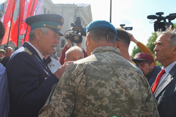 День Победы в Запорожье: Так с кем нам примиряться-то?