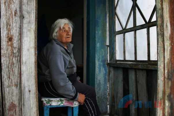 Сводка от НМ ЛНР 10 мая 2017. Правоохранители ЛНР зафиксировали последствия обстрелов Фрунзе укрофашистами на 9 Мая