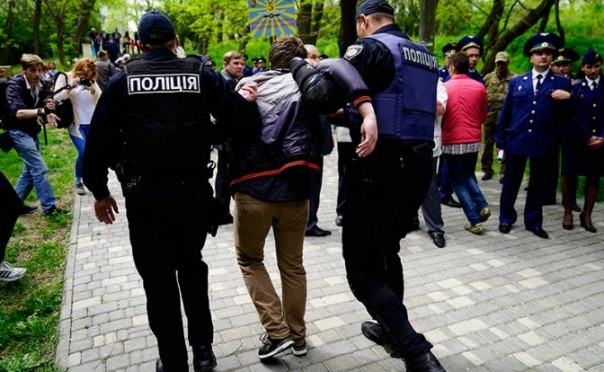 Стон над Украиной: «Атошников и правосеков бьют!»