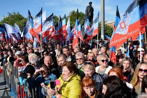 "Всё будет ДНР!" - Донецк празднует годовщину референдума