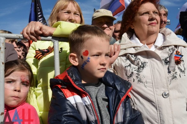 "Всё будет ДНР!" - Донецк празднует годовщину референдума