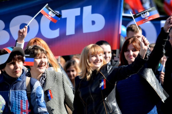 "Всё будет ДНР!" - Донецк празднует годовщину референдума