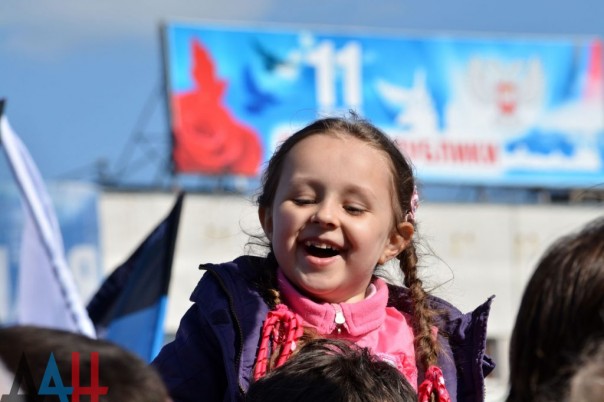 "Всё будет ДНР!" - Донецк празднует годовщину референдума