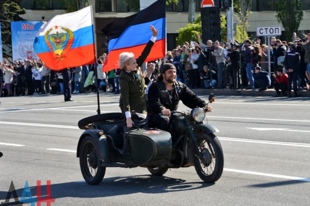 "Всё будет ДНР!" - Донецк празднует годовщину референдума