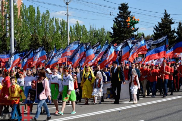 "Всё будет ДНР!" - Донецк празднует годовщину референдума