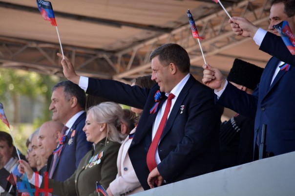 "Всё будет ДНР!" - Донецк празднует годовщину референдума