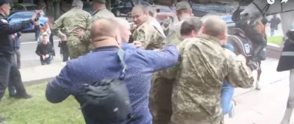 Украину готовят к месиву гражданской войны 