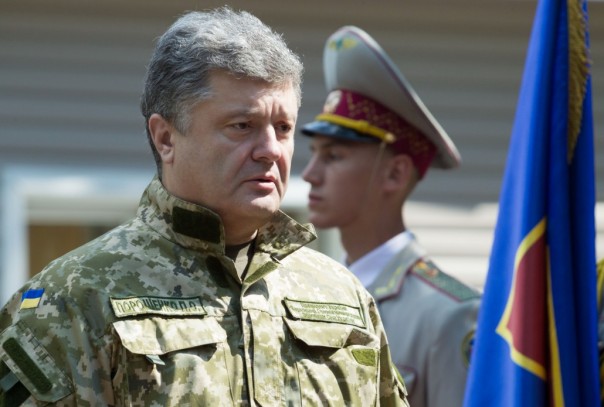 Теперь и Торецк. Порошенко вводит военное положение на Донбассе