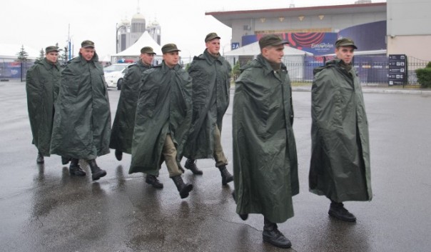 У зрителей "Евровидения" в Киеве отобрали российские флаги