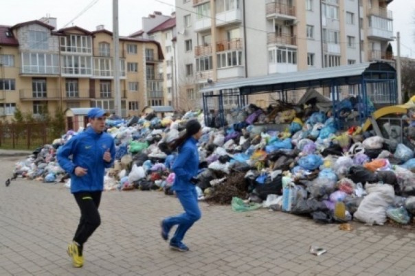 В мусорной колыбели Майдана объявляют чрезвычайное положение: Львов атаковали крысы и мухи