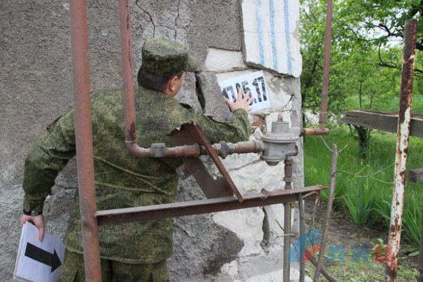 Сводка от НМ ЛНР 17 мая 2017. Укрофашисты обстреляли из ПТУРа в жилой дом семьи пенсионеров в пос Фрунзе