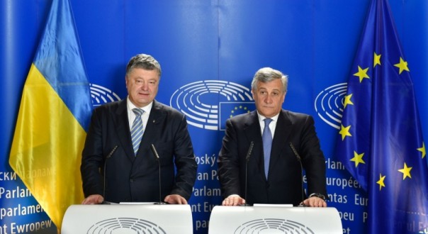 Реакция украинцев на безвиз от Порошенко: «с..ка, верни вконтакте!» Реакция украинцев на безвиз от Порошенко: «с..ка, верни вконтакте!»