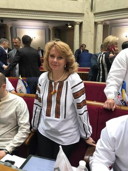 Кто сказал, что вышиванка это атрибут достоинства?