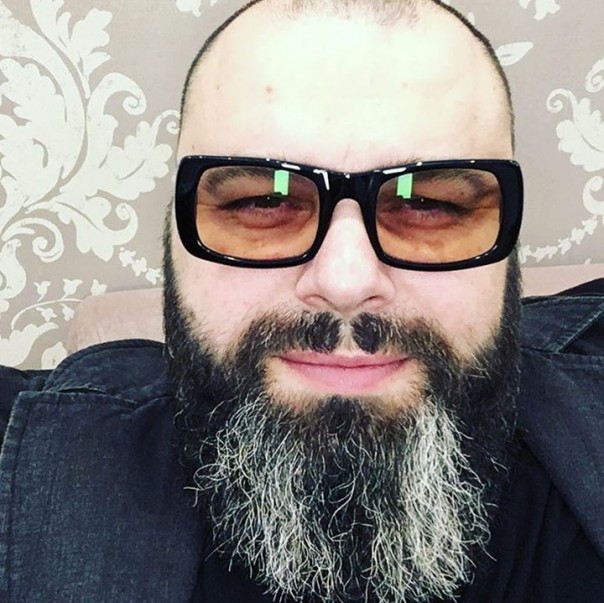 Езжай куда хочешь, но молчи. О бывшей русской певице Максаковой