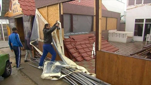 На плато Ай-Петри начался добровольный демонтаж строений На плато Ай-Петри начался добровольный демонтаж строений