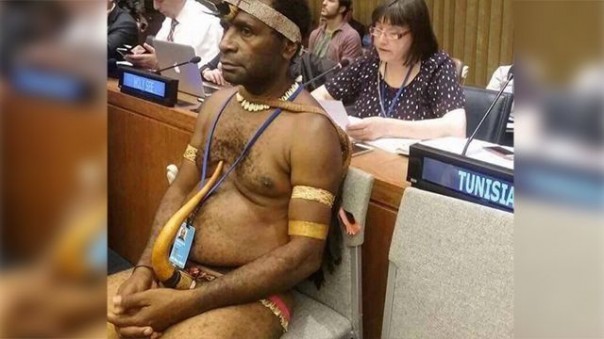 Посол Новой Гвинеи пришел на саммит ООН без трусов Посол Новой Гвинеи пришел на саммит ООН без трусов