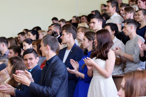 Глава республики провел встречу со студентами ЛГАКИ им. М. Матусовского Глава республики провел встречу со студентами ЛГАКИ им. М. Матусовского