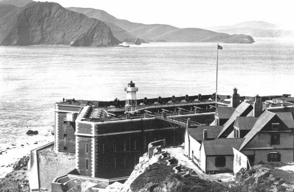 Мост в бесконечность. Самому известному месту суицидов исполнилось 80 лет Мост в бесконечность. Самому известному месту суицидов исполнилось 80 лет