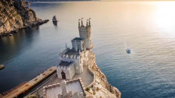 Украинский премьер рассказал, во что Россия превратила Крым