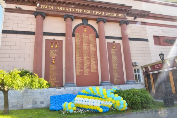 Порошенко за решеткой и прочие «знаки внимания» в Одессе Порошенко за решеткой и прочие «знаки внимания» в Одессе