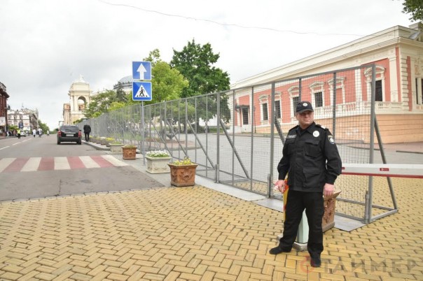 Порошенко за решеткой и прочие «знаки внимания» в Одессе Порошенко за решеткой и прочие «знаки внимания» в Одессе