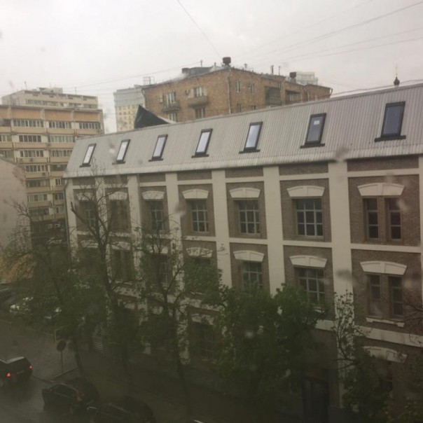 Ураган обрушился на Москву: 6 человек погибли. Завалило Медведева Ураган обрушился на Москву: 6 человек погибли. Завалило Медведева