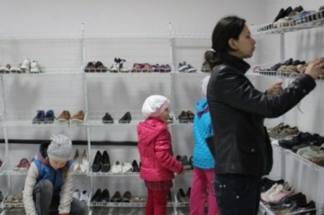 На западной Украине день нового завоза в секонд-хенд стал праздником