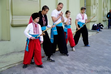 Редеют ряды вывшиванок. И даже Боевой Гопак не помогает