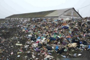 Во Львове остановилось движение транспорта из-за горы мусора