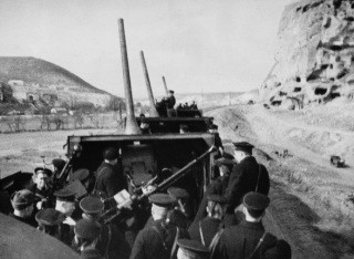 Самый необычный бой в истории бронепоездов «Зеленый Призрак» идет в атаку за рельсами