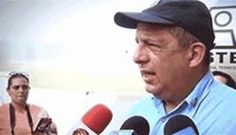 Президент Коста-Рики проглотил осу во время интервью