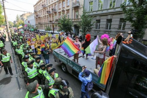 Итоги украинской недели. От безвизовой радости до гей-парада гадости