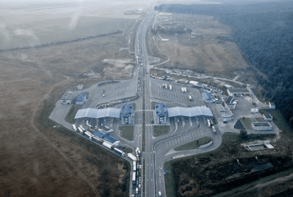 Нашли ведро картошки и орали как недорезанные, — украинка о «безвизе» на польской границе