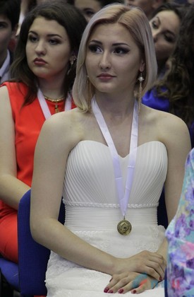 Глава ЛНР вручил дипломы отличника участникам первого в Республике бала медалистов (Фото) Глава ЛНР вручил дипломы отличника участникам первого в Республике бала медалистов (Фото)