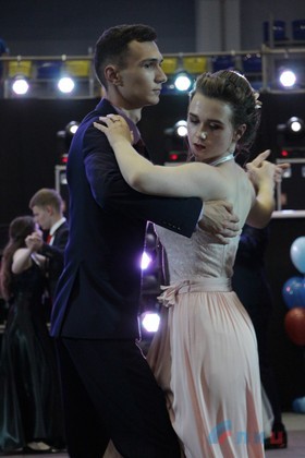 Глава ЛНР вручил дипломы отличника участникам первого в Республике бала медалистов (Фото) Глава ЛНР вручил дипломы отличника участникам первого в Республике бала медалистов (Фото)